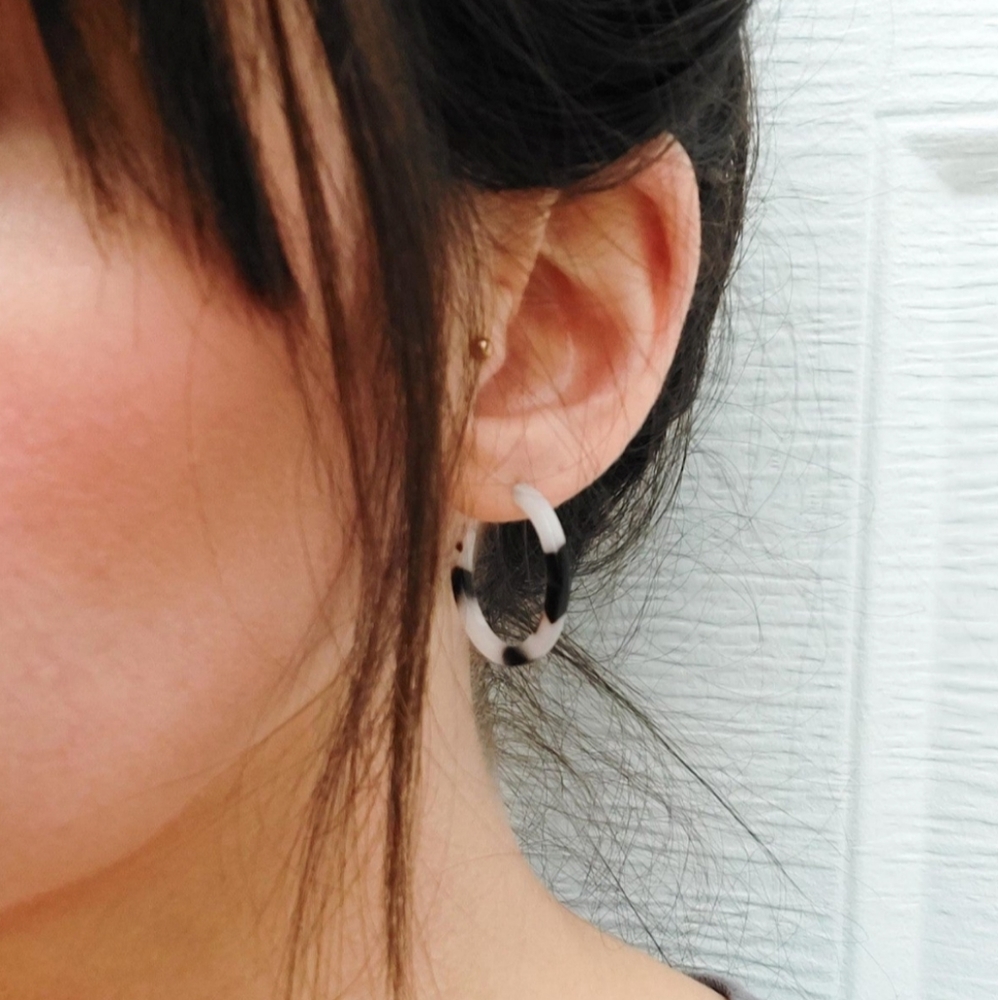 Tortoise Shell Hoops - Picture 2 of 12